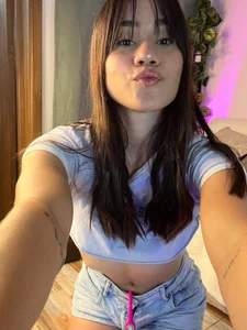 lizzy_kane Ya tengo lush para tener tus vibras dentro de mi 🌸💟 Immagine  2