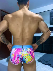 Alexander_Martines Public  2টি ছবি