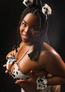 EbonyHenner Curves that speak louder than words Billede 5
