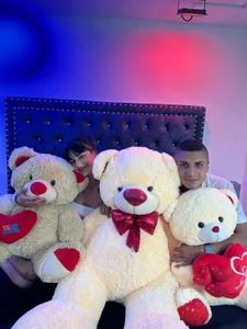 Damian_and_roxanneのGifts. ✨💗🎁の 2枚の写真