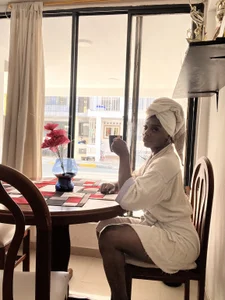 Shayna_lee Mi mañanas Pic 3