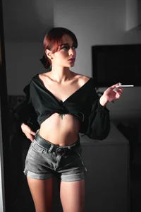 luci_miller Do you want to smoke with me? Foto 6