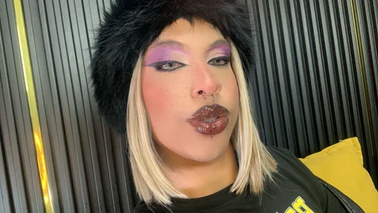 Just thinking about you, makes me put a thousand. de AndyBlake_  4 Imagens