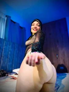 The desire begins with a look 💋 od SofiaRivera1  5 snímek