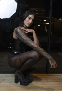 Taly_Fox in leatherette Foto 3