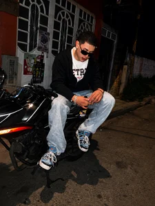 Thiagoo_Vega Public Pic 4