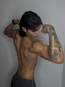 Emmet_CollinsJS Pose Εικόνα 2