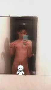 Foto sexual de evan_pierce Photos after the shower🤭🥵 1