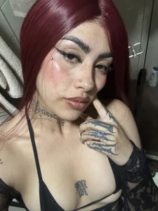 Mal_Iris: Me❤️‍🔥 ( 2 фото)