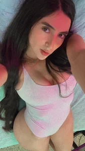 Itzel_Geneva White is my color - {count, plural, one {תמונה אחת} two {שתי תמונות} many {# תמונות} other {# תמונות}}