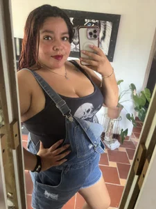isabela_molina_ Public Pic 2
