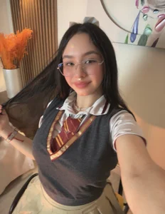 DaphneValucciUr college girl bby📗图片 3
