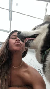 RachelWeisz_ My pets Gambar 2