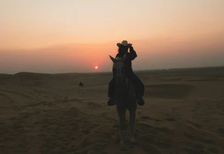 Anna_Robinson Public Gambar 8