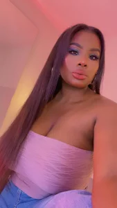 huge_boobs_ebony_ Public slika 5