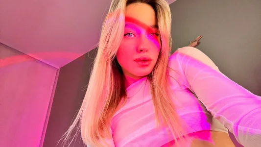 VivianaPucci a little pink Pic 2