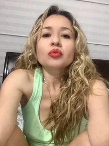 Tamara-Hall Curly!  6টি ছবি