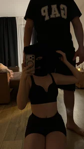 PamelaCouple_ Public Pic 4