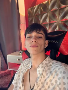 Lion_Foster01 Public Immagine  4