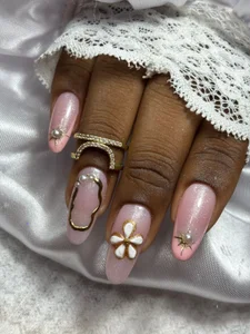 Tyra_Privacy News nails ❤️💄 Immagine  2