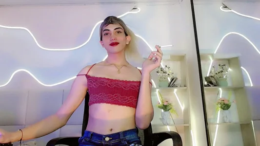 Daniela_Pink_ sexy smoke Gambar