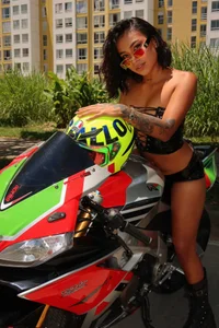 Ivyy_Moon_ Your bike girl Pic 3