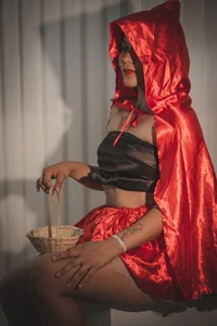 alisson_sanders Beauty Little Red Riding Hood Pic 9
