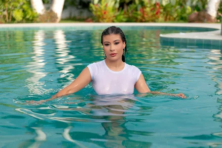 DaphneWayne water all over my body Poză 4