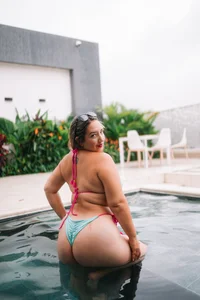 Pool day 💦 de MiiaHot  3 photos