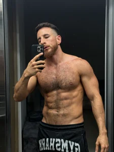 T-shirt off💥 od _adamcoper_  snímek