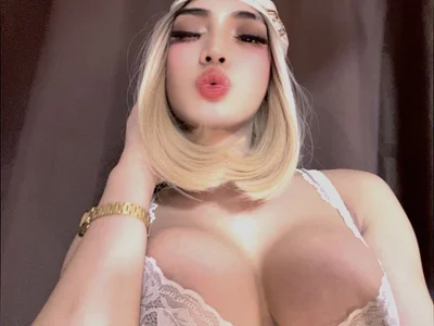 saurisexiiのur asian dollの 3枚の写真
