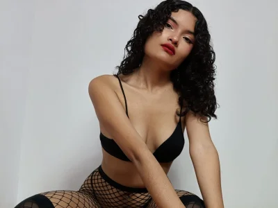 Sweet in black ⚫ de MirandaLawrens_  Imagens