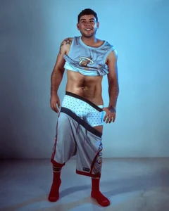 Valery_vs_Bigcock Public Pic 3