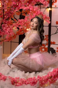 Victoria_Adams14 Your pretty princess 🩷👑  6টি ছবি