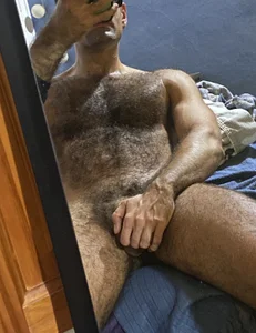HairybutHorny Espejo Pic