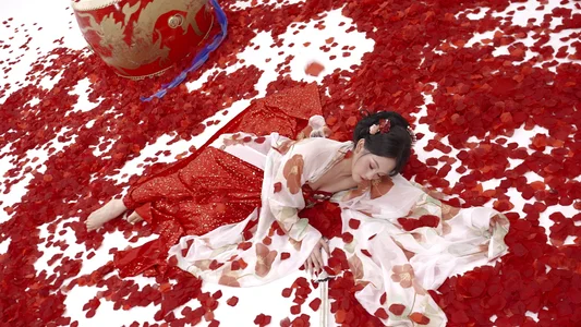 Shining-Elle Elle Foto 6