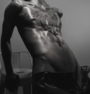 My body :) de drakee20  8 Imagens