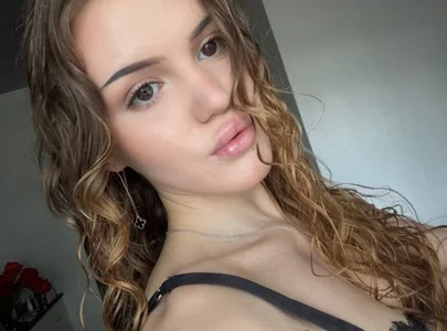 _KittyMoorePublic图片