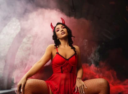 Bella_Jonnes Hell is hotter slika 5