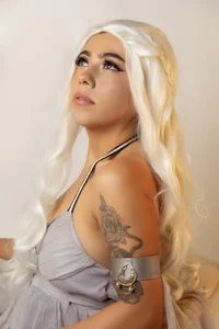 AndreaVelasco Beauty that burns thrones and gazes 🔥👑 Pic 6