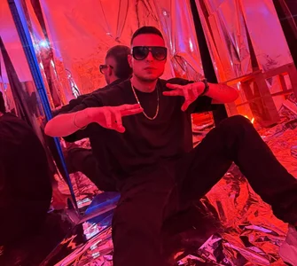 Axel_GrossのRed Ligths😈の 2  枚の写真