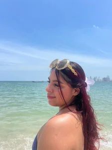 nicky_andcamil Nicky in the beach Pic 4