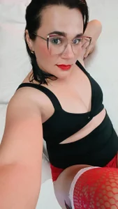 Sienarosewood The Energy In Here Is Different. No Cap ⚡🧢 Foto 5