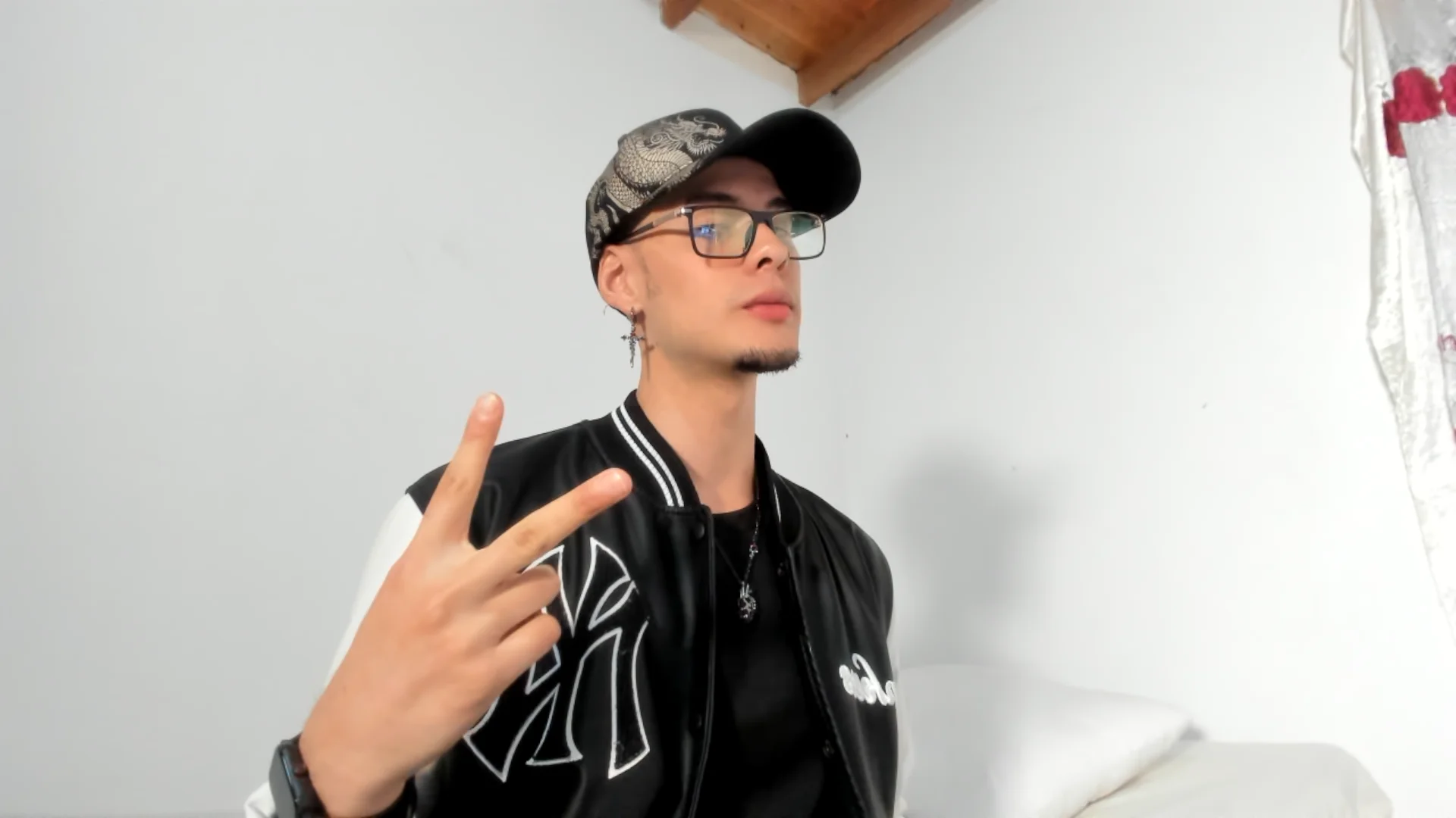 Vlad__night I am your ideal boy Foto 3