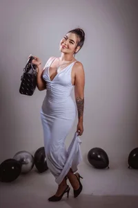 Emily_Black1のYour angel in white 😇🤍の 7枚の写真