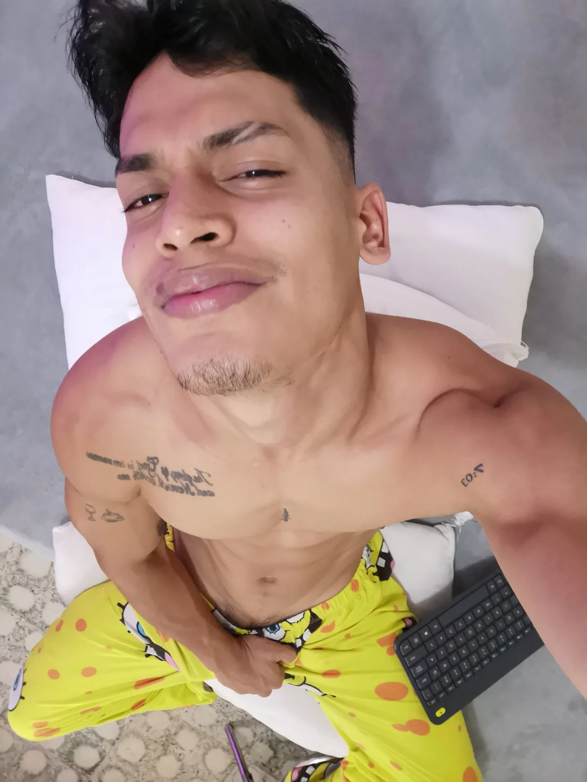 blorelopez 热门图片 7739