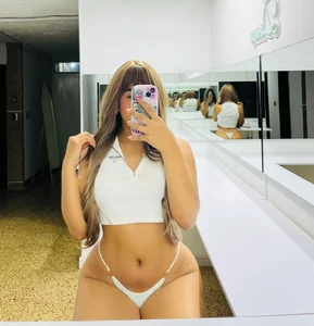 LunaGatesの🤍🤍🤍の 2枚の写真