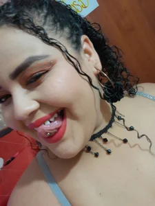 MelannieSimons face Pic