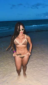KimberlyWalton KIM ON RD 🤍 slika