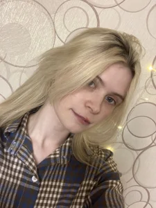 CarleySuski Dangerously beautiful Pic 3